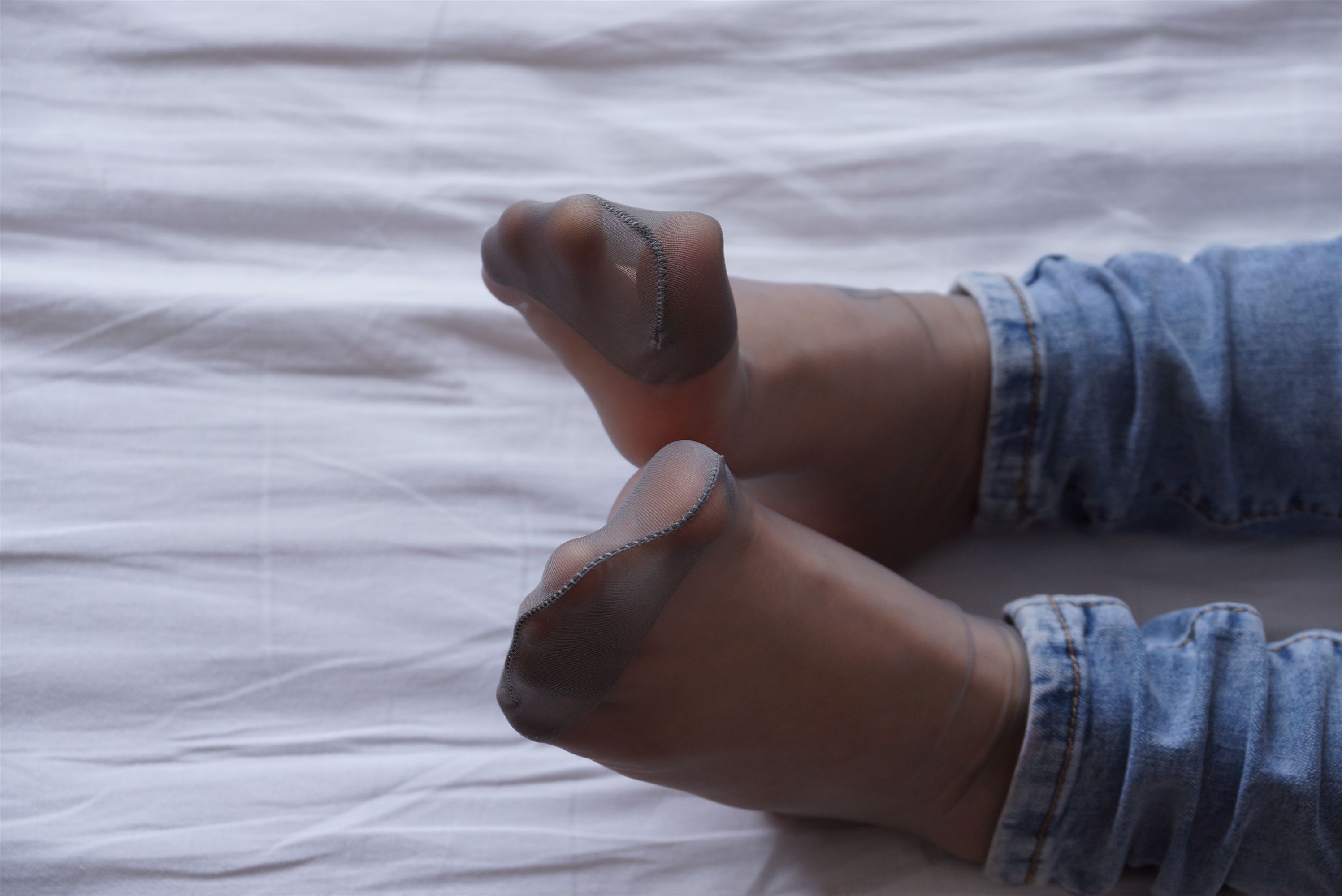 自由摄影 No.005 惬意的周末经典短灰丝陪你看看书